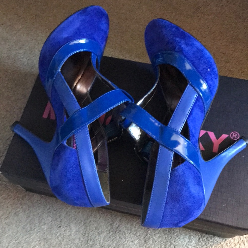 Shoes - Picture 8 of 9